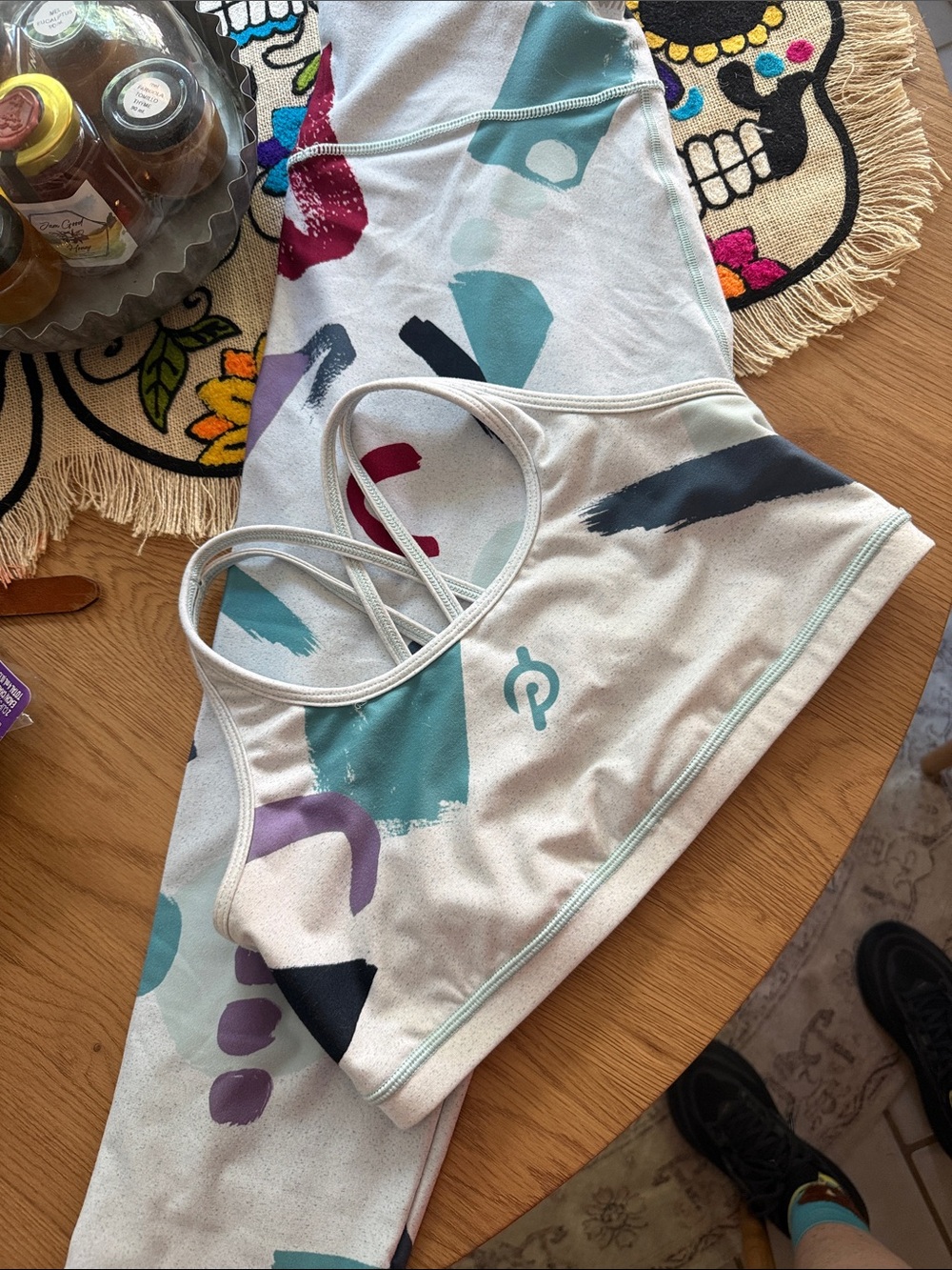Peloton “80’s” Print Strappy Sports Bra & Capri leggings set. Limited Ed Sz LG
